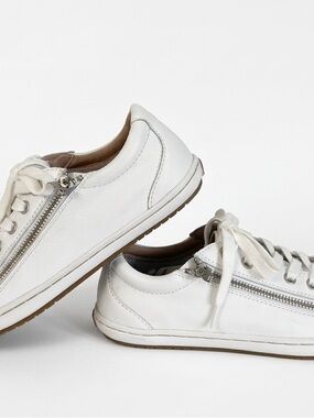 Taos Zipster White Leather Side Zip Sneakers Size 7.5